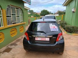 
										2014 Toyota Vitz Black full									