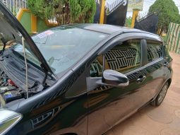 
										2014 Toyota Vitz Black full									