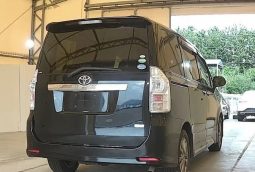 
										2013 TOYOTA Voxy Black full									