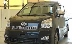 Toyota Voxy – Black 8-Seater MPV