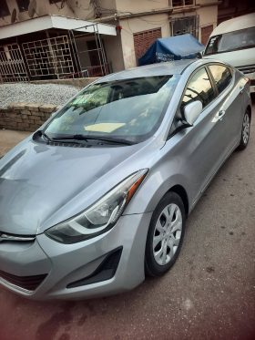 Hyundai Elantra – Silver Sedan