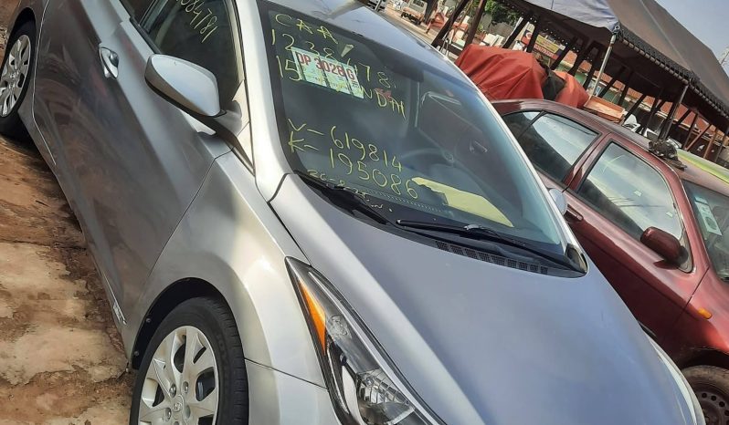 
								Hyundai Elantra – Silver Sedan full									