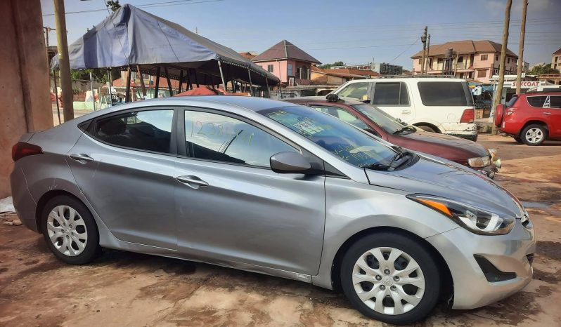 
								Hyundai Elantra – Silver Sedan full									