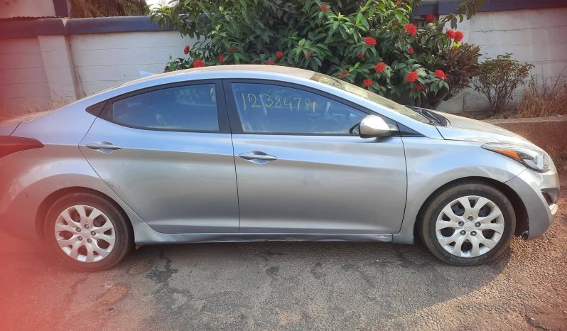 
								Hyundai Elantra – Silver Sedan full									
