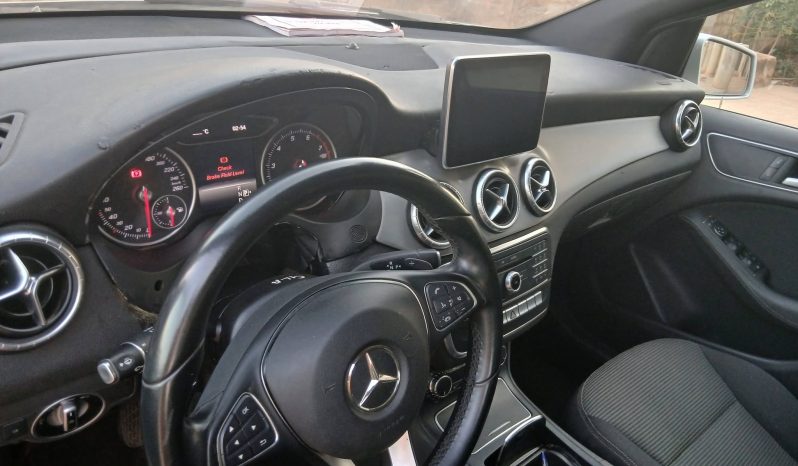 
								Mercedes-Benz B-Class – Silver Hatchback full									