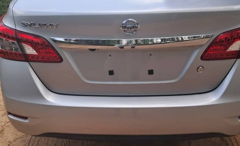 
								Nissan Sylphy – Silver Sedan full									