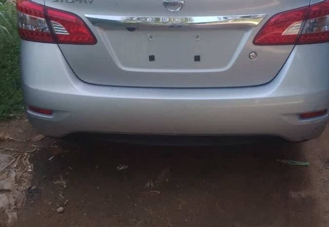 
								Nissan Sylphy – Silver Sedan full									
