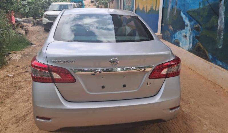 
								Nissan Sylphy – Silver Sedan full									