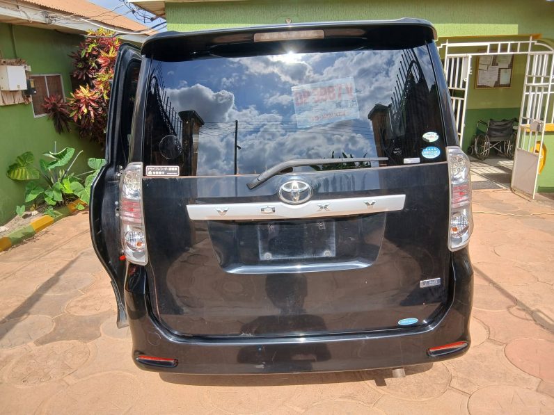 
								Toyota Voxy – Black 8-Seater MPV full									