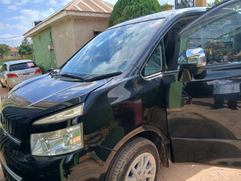 
								Toyota Voxy – Black 8-Seater MPV full									